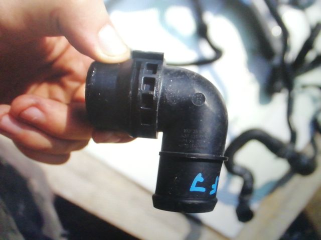 bontott VW GOLF VII Vízcső