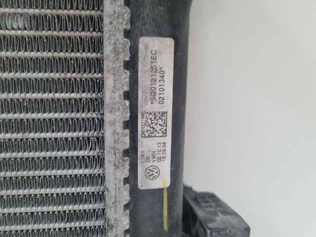 bontott VW GOLF VII Vízhűtő Radiátor (Klímás)