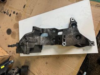 bontott VW GOLF VII Generátor Tartó Bak