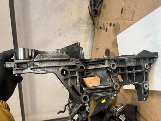 bontott VW GOLF VII Generátor Tartó Bak