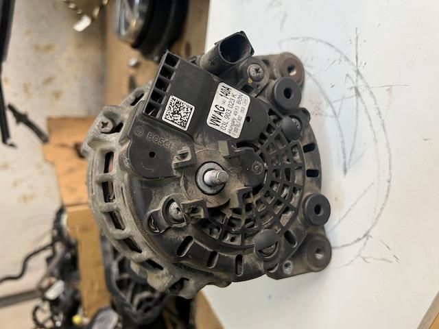 bontott VW GOLF VII Generátor