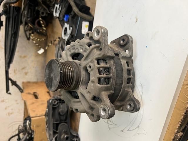 bontott VW GOLF VII Generátor