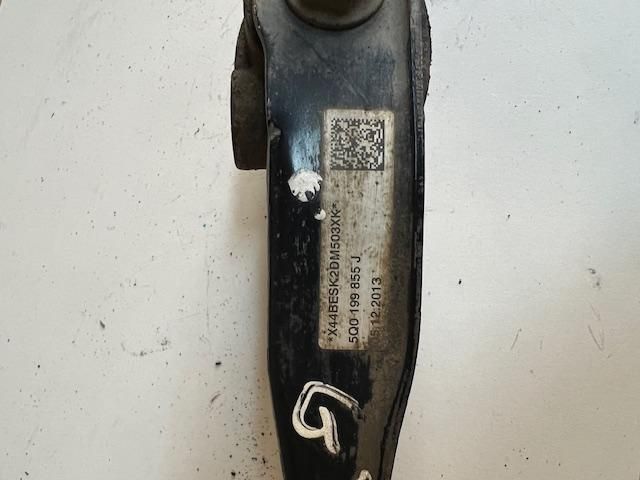 bontott VW GOLF VII Motor Tartó Bak (Fém)