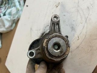 bontott VW GOLF VII Szíjfeszítő Görgő