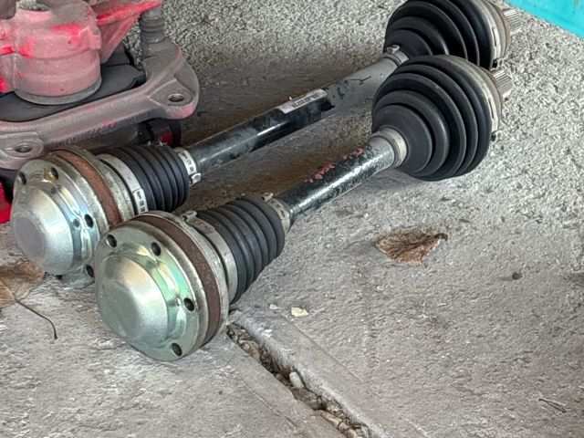 bontott VW GOLF VII Bal Féltengely