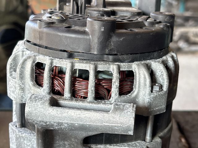 bontott VW GOLF VII Generátor
