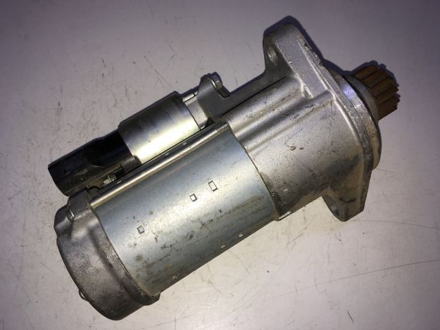 bontott VW GOLF VII Önindító