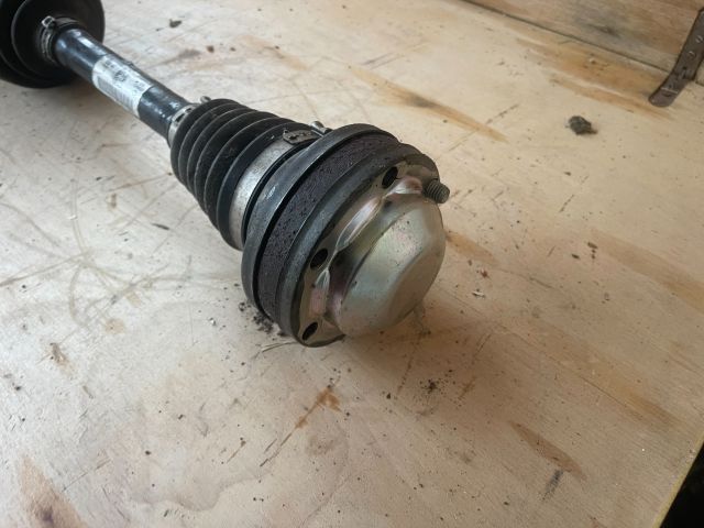 bontott VW GOLF VII Bal Féltengely