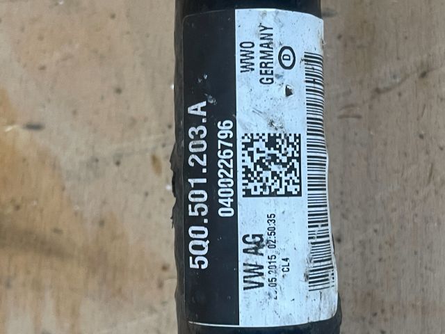 bontott VW GOLF VII Bal hátsó Féltengely