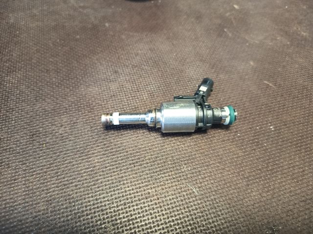 bontott VW GOLF VII Porlasztó (1 db)