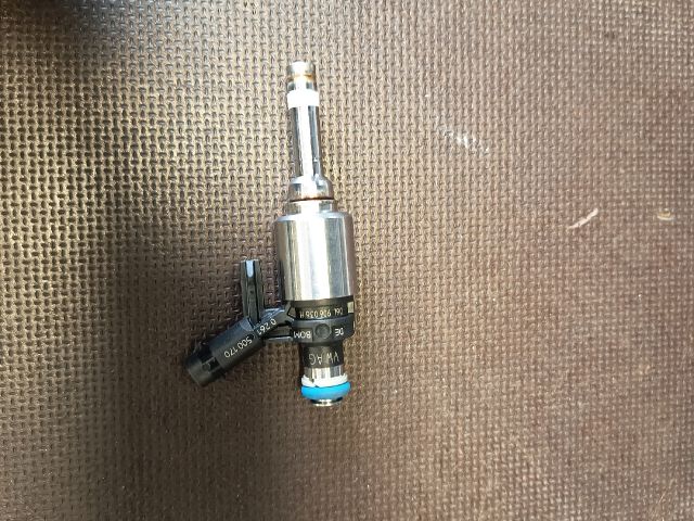 bontott VW GOLF VII Porlasztó (1 db)