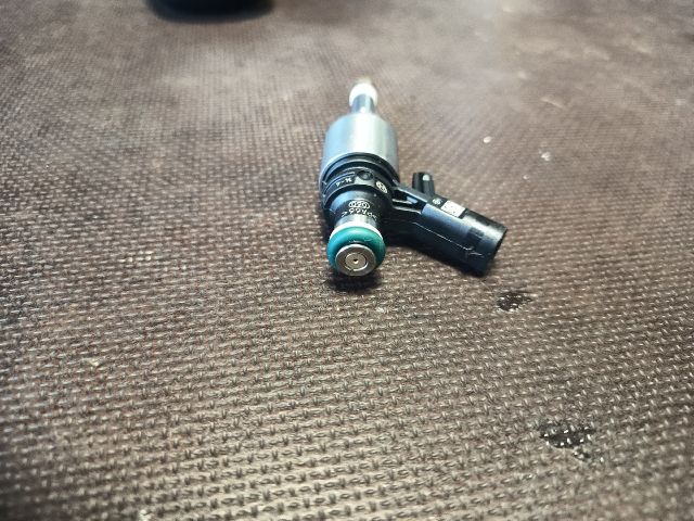 bontott VW GOLF VII Porlasztó (1 db)