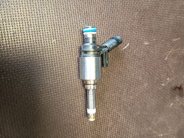 bontott VW GOLF VII Porlasztó (1 db)