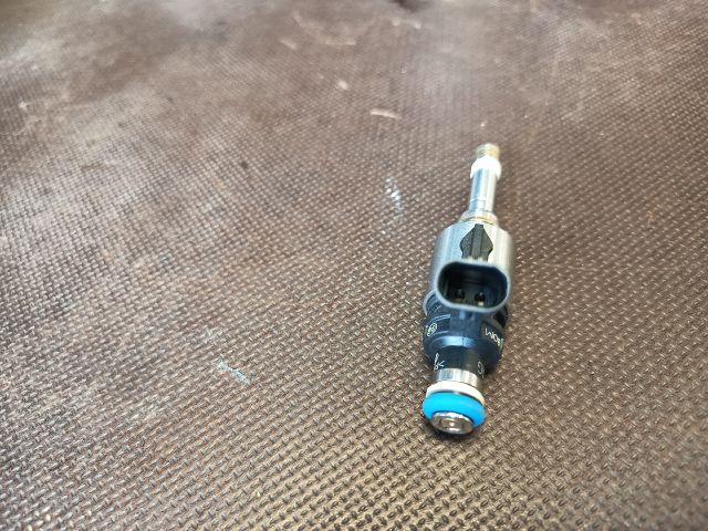 bontott VW GOLF VII Porlasztó (1 db)