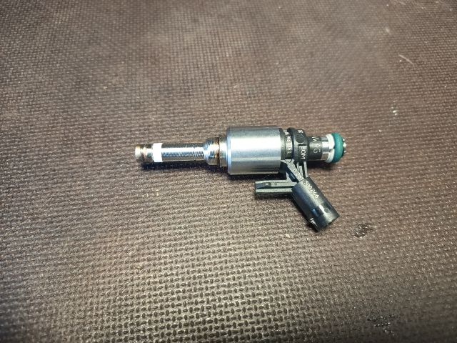 bontott VW GOLF VII Porlasztó (1 db)