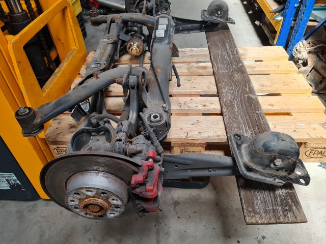 bontott VW GOLF VII Hátsó Híd (Tárcsafékes)