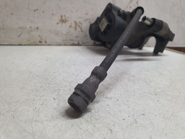 bontott VW GOLF VII Bal hátsó Féknyereg Munkahengerrel