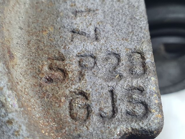 bontott VW GOLF VII Bal hátsó Féknyereg Munkahengerrel