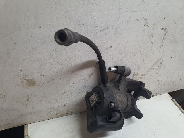 bontott VW GOLF VII Bal hátsó Féknyereg Munkahengerrel