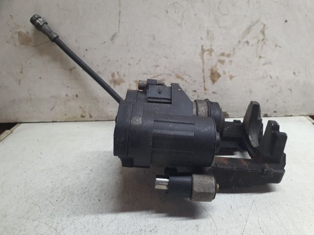 bontott VW GOLF VII Bal hátsó Féknyereg Munkahengerrel