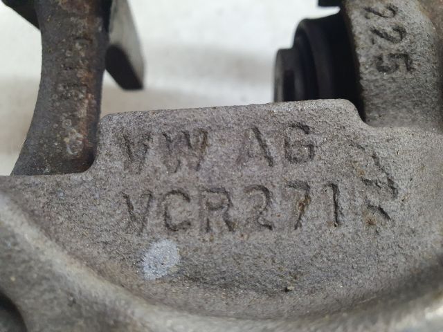 bontott VW GOLF VII Bal hátsó Féknyereg Munkahengerrel