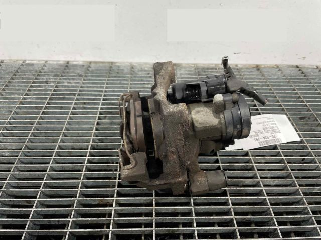 bontott VW GOLF VII Bal hátsó Féknyereg Munkahengerrel