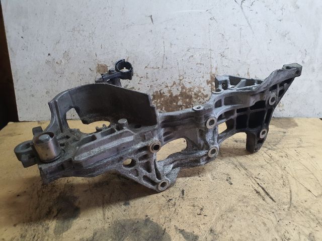 bontott VW GOLF VII Generátor Tartó Bak