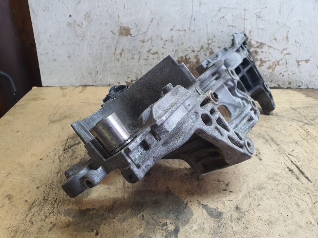 bontott VW GOLF VII Generátor Tartó Bak