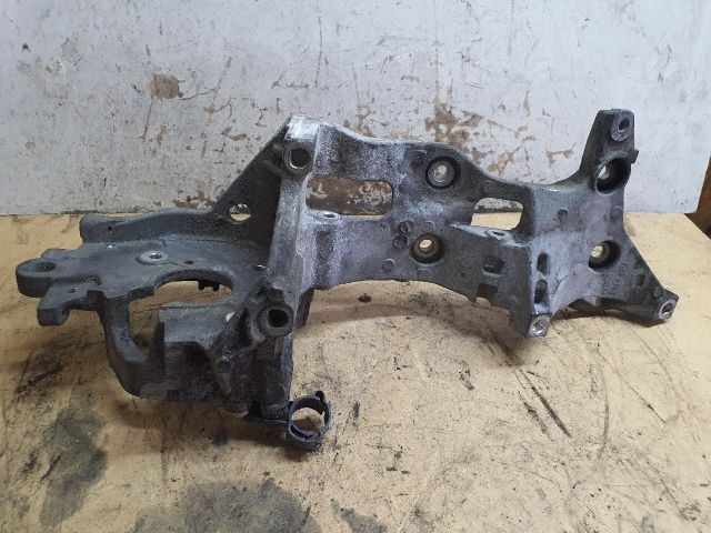 bontott VW GOLF VII Generátor Tartó Bak