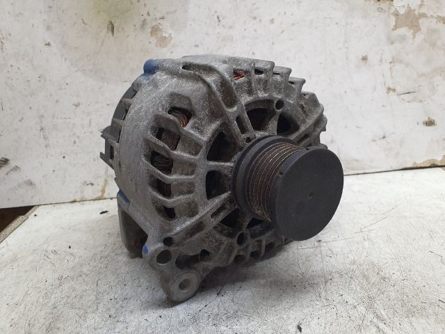 bontott VW GOLF VII Generátor