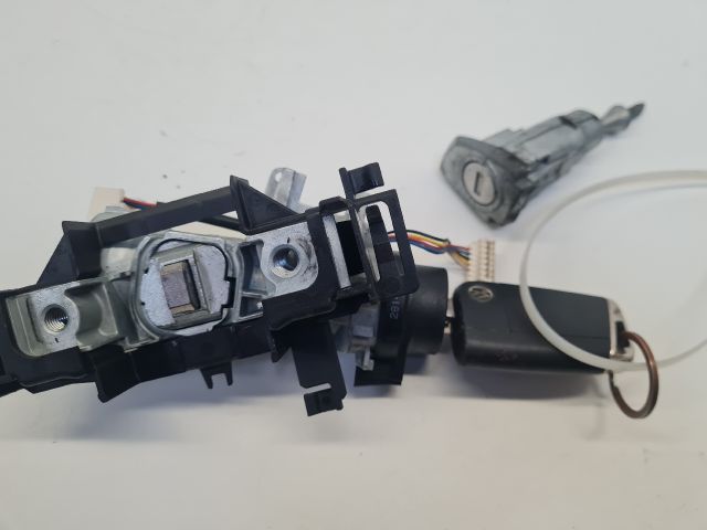 bontott VW GOLF VII Gyújtáskapcsoló Házzal