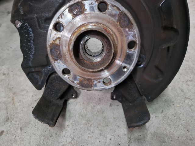 bontott VW GOLF VII Jobb első Csonkállvány Kerékaggyal