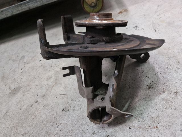 bontott VW GOLF VII Jobb első Csonkállvány Kerékaggyal