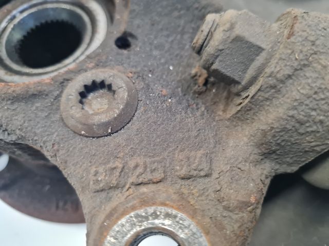 bontott VW GOLF VII Jobb első Csonkállvány Kerékaggyal