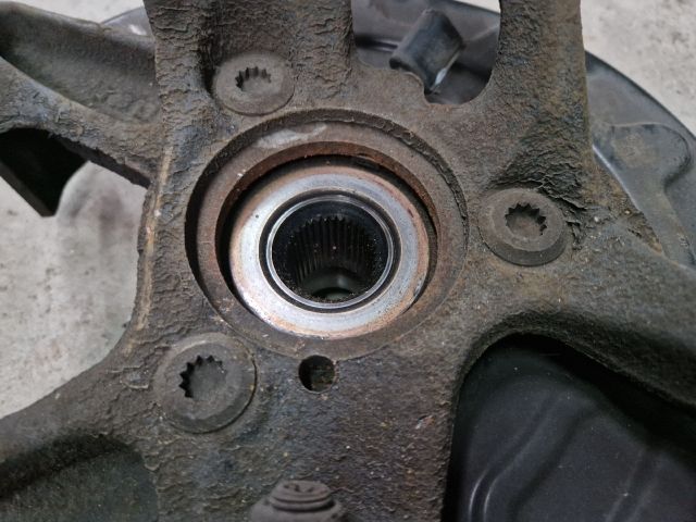 bontott VW GOLF VII Jobb első Csonkállvány Kerékaggyal