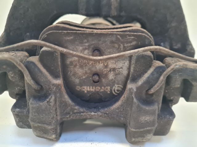 bontott VW GOLF VII Jobb hátsó Féknyereg Munkahengerrel