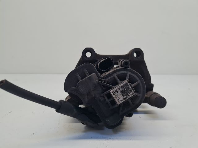 bontott VW GOLF VII Jobb hátsó Féknyereg Munkahengerrel