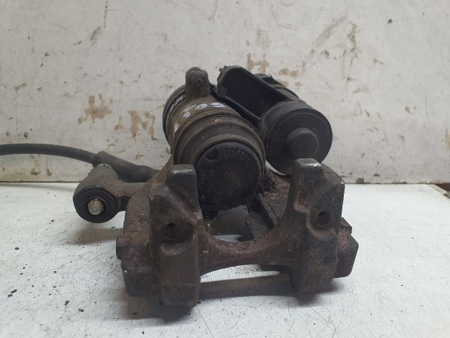 bontott VW GOLF VII Jobb hátsó Féknyereg Munkahengerrel