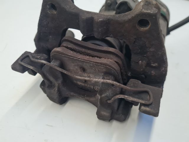 bontott VW GOLF VII Jobb hátsó Féknyereg Munkahengerrel