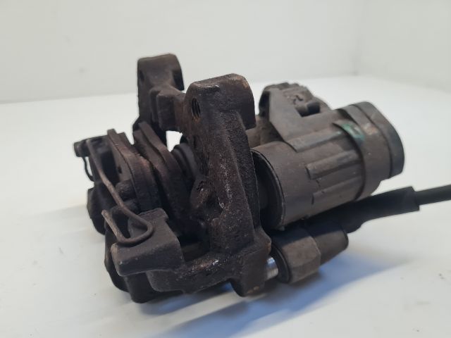 bontott VW GOLF VII Jobb hátsó Féknyereg Munkahengerrel