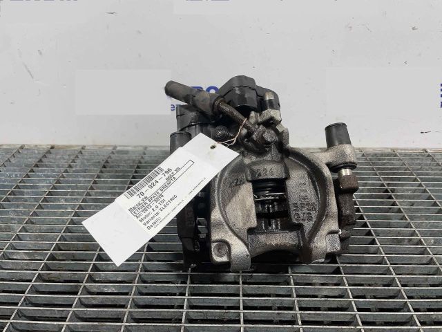 bontott VW GOLF VII Jobb hátsó Féknyereg Munkahengerrel