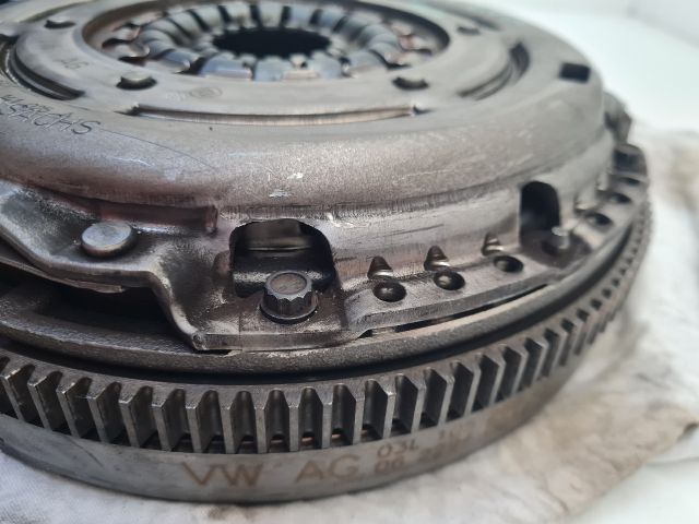 bontott VW GOLF VII Kuplung Szett Lendkerékkel