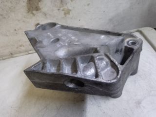 bontott VW GOLF VII Motor Tartó Bak (Fém)