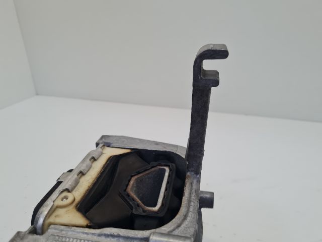 bontott VW GOLF VII Motor Tartó Bak (Fém)