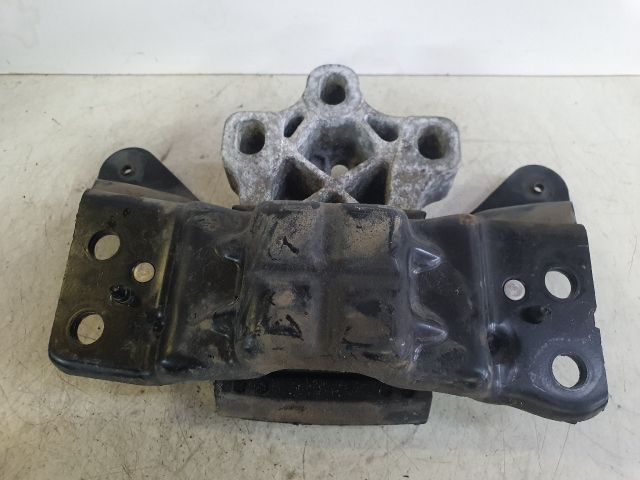 bontott VW GOLF VII Motor Tartó Bak (Fém)