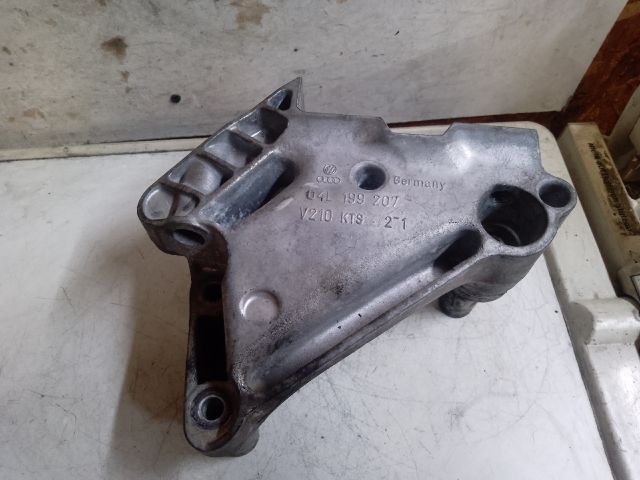 bontott VW GOLF VII Motor Tartó Bak (Fém)