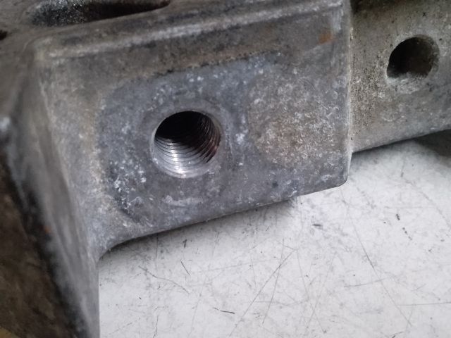 bontott VW GOLF VII Motor Tartó Bak (Fém)