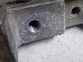 bontott VW GOLF VII Motor Tartó Bak (Fém)