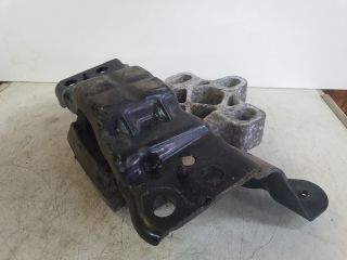 bontott VW GOLF VII Motor Tartó Bak (Fém)