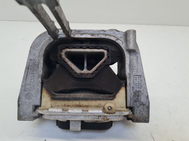 bontott VW GOLF VII Motor Tartó Bak Jobb